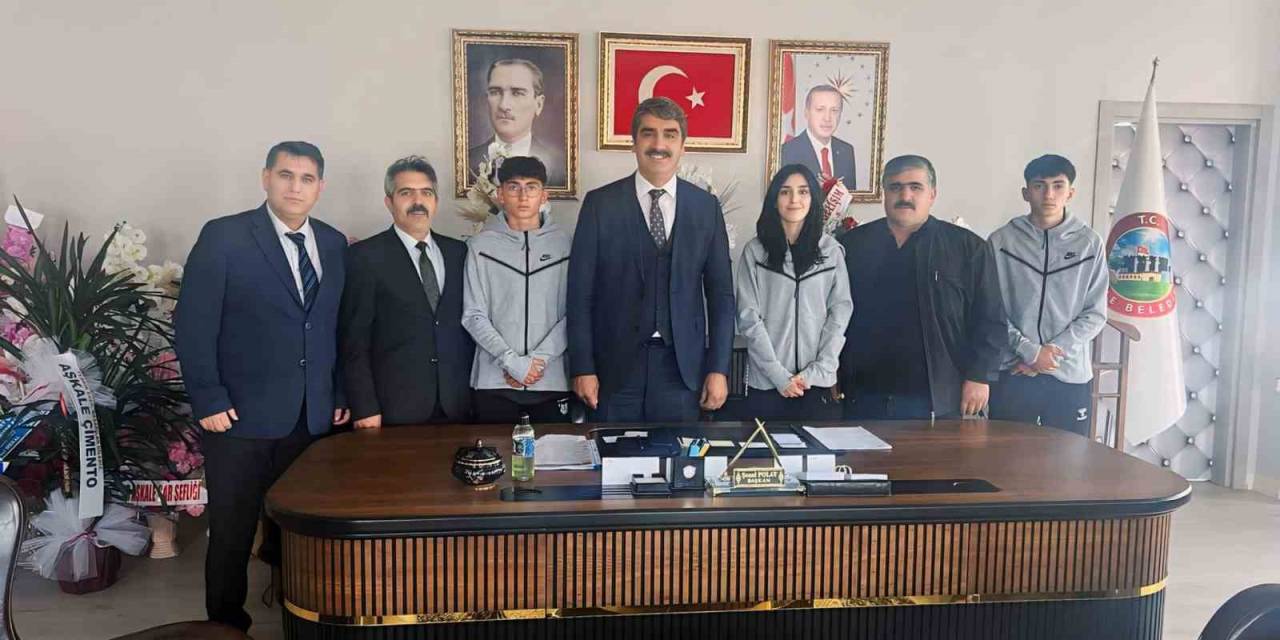 Başkan Polat’tan Atletizm Takımına Ödül