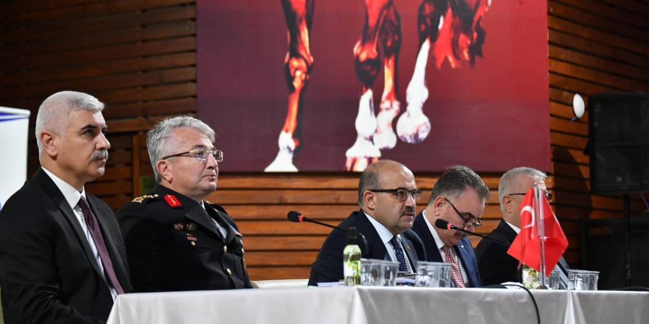 Balıkesir Valisi Ustağoğlu Muhtarlar İle Bir Araya Geldi