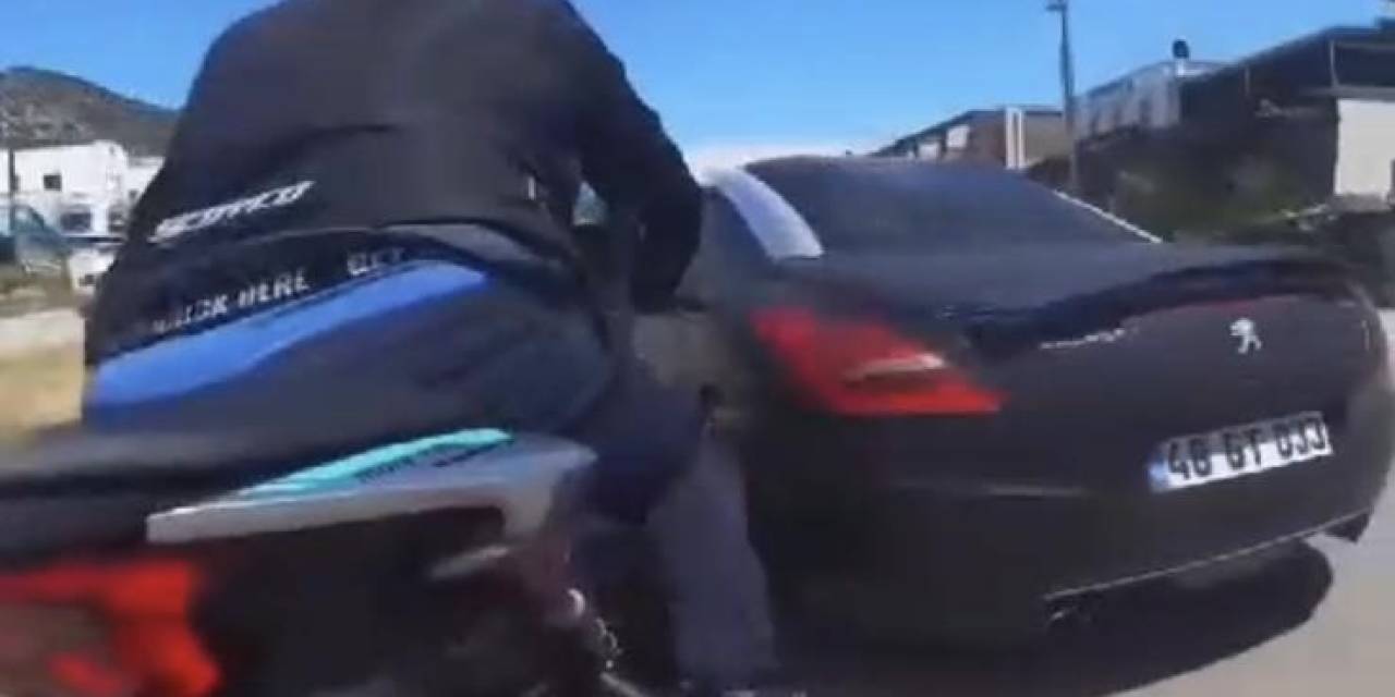 Motosiklet Sürücüsünün Metrelerce Sürüklendiği Kaza Aksiyon Kamerasına Yansıdı