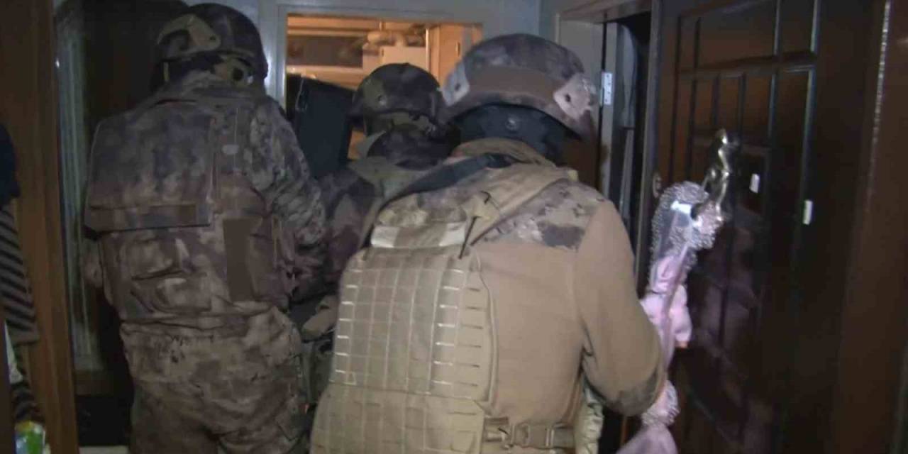 8 İlde Göçmen Kaçakçılarına Operasyon: Elbise Dolabından Çıktılar