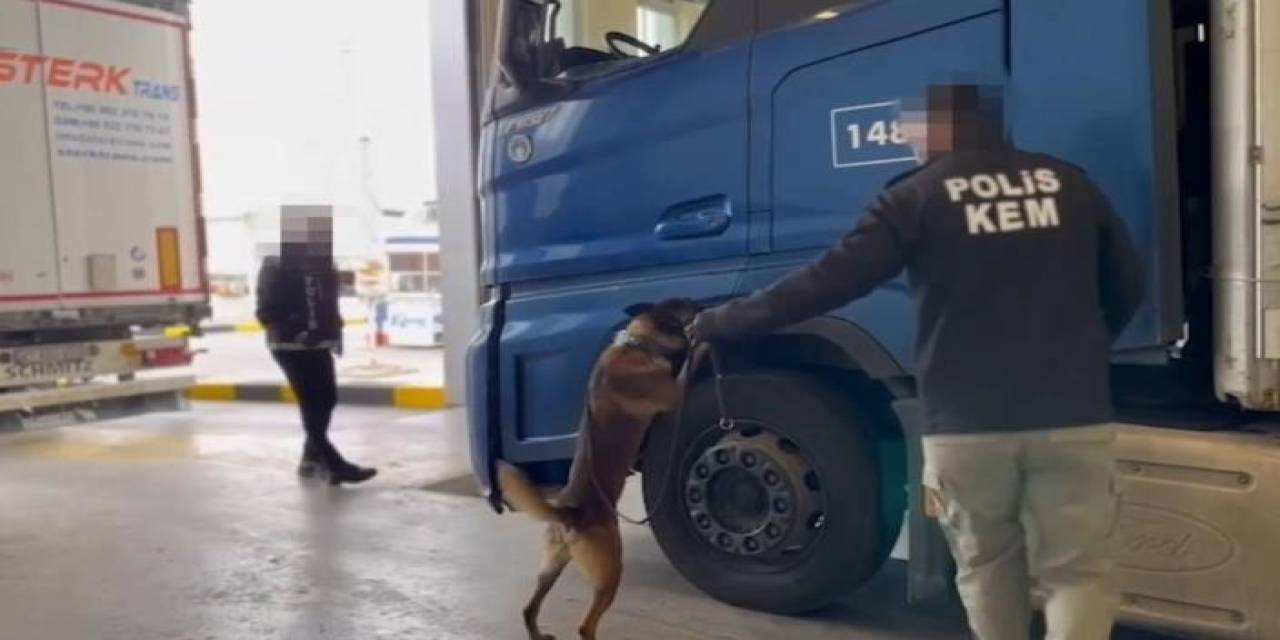 Türkiye’ye Uyuşturucu Sokmak İsterken Yakalanan 2 Sürücü Tutuklandı