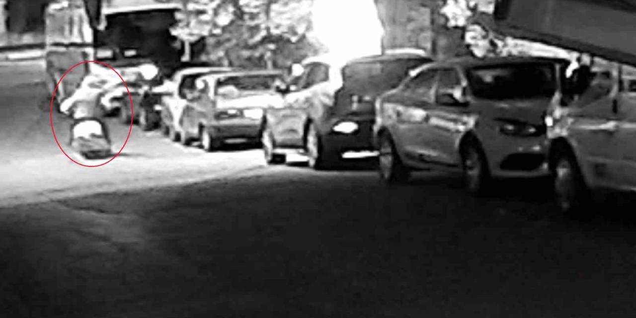 Kocaeli’de Motosikletli Saldırganların Binayı Kurşunlama Anı Kamerada