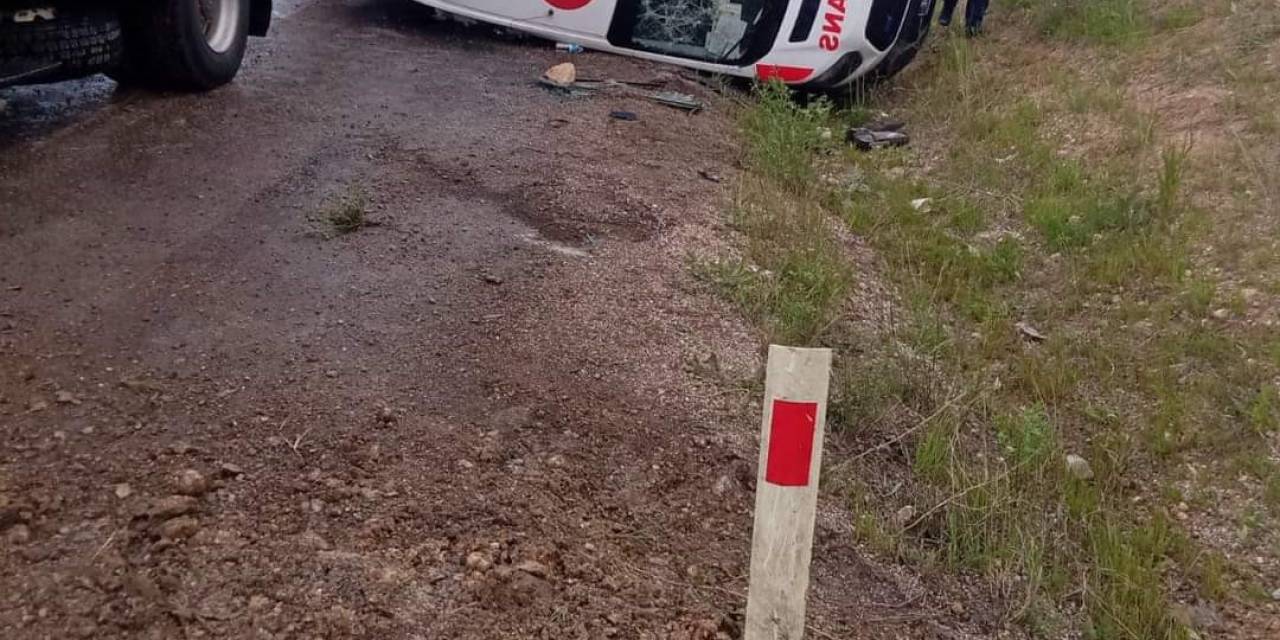 Kaza İhbarına Giden Ambulans Kaza Yaptı: 3 Yaralı