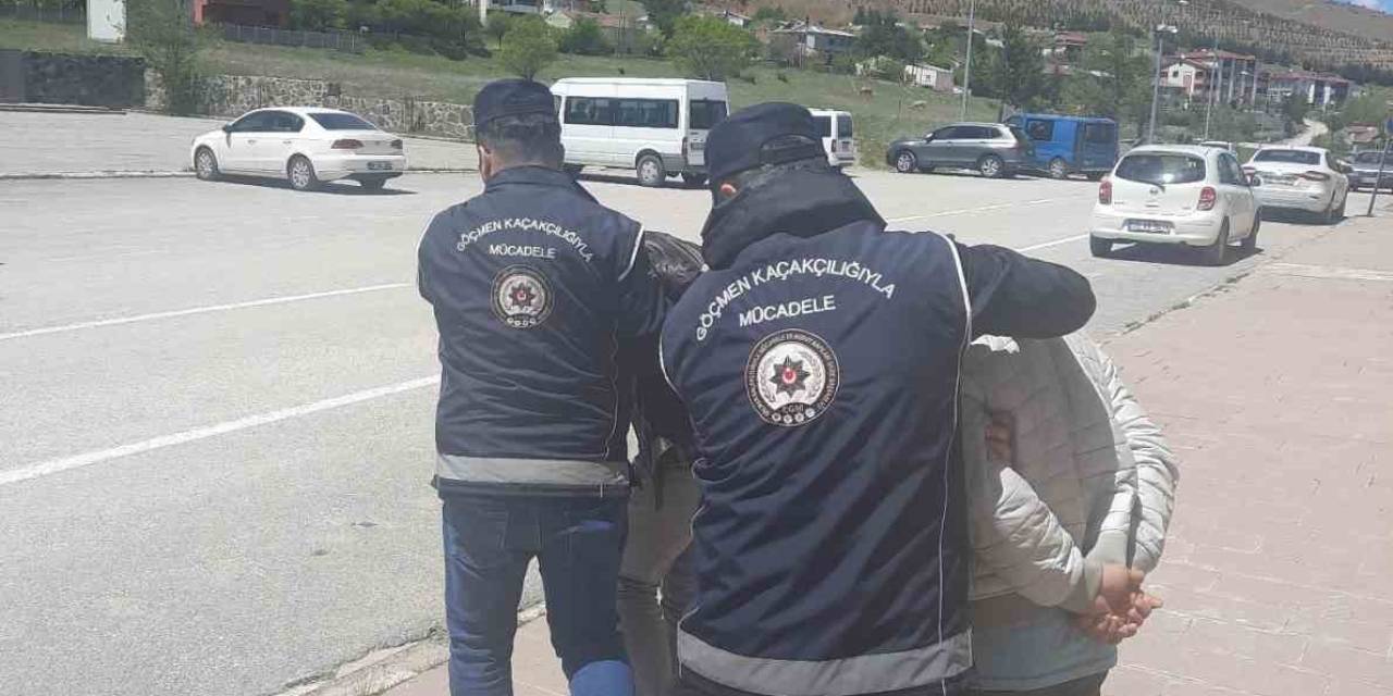 Erzincan’da Kaçak Göçmen Taşıyan 2 Kişi Tutuklandı
