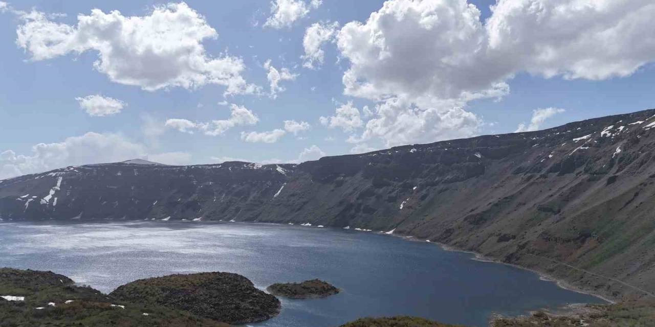 Nemrut Krater Gölü’nde Turizm Sezonu Açıldı