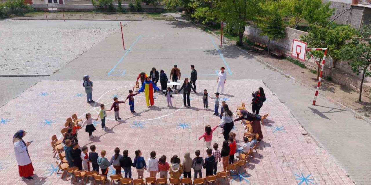 Liseliler, Öğrenci Kardeşleriyle Bir Araya Geldi