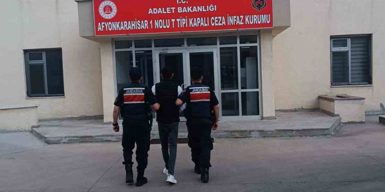 Uyuşturucu Satmaktan Aranan Şahsı Jandarma Yakaladı