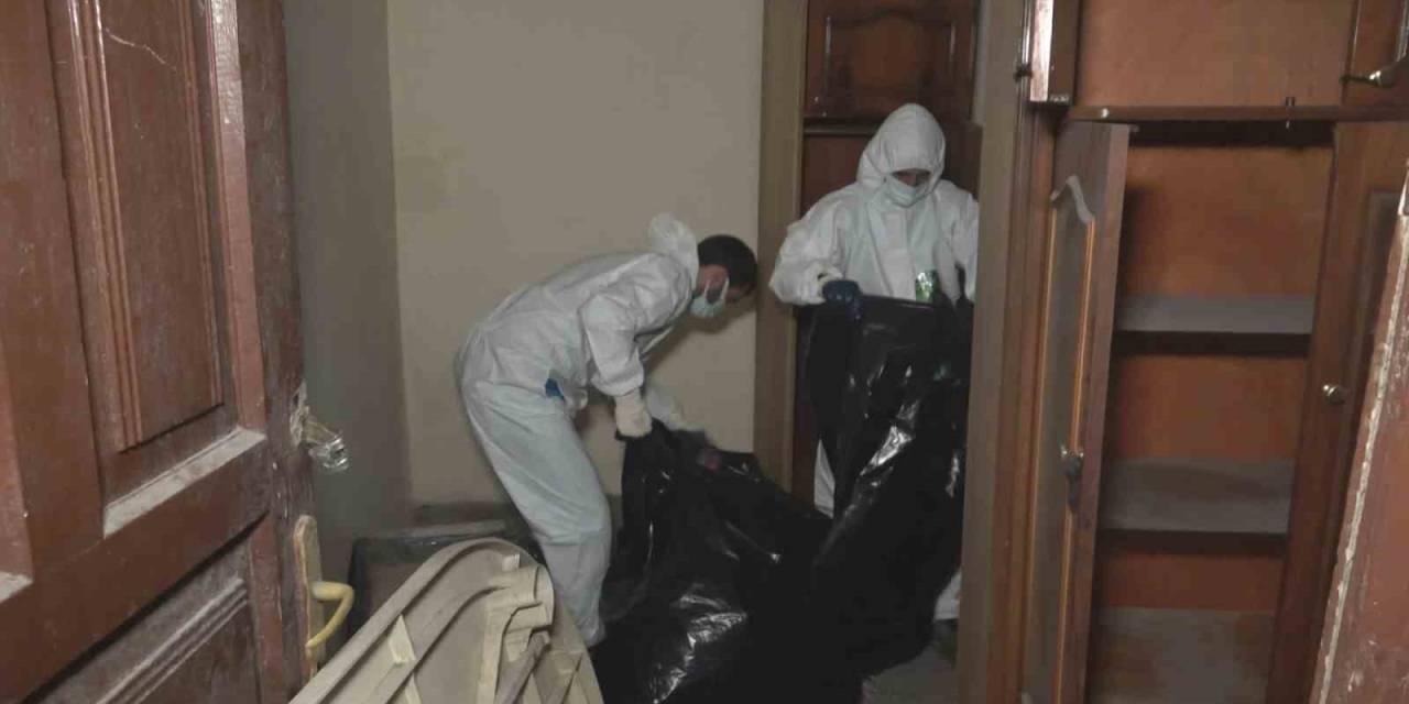 Ev Değil Sanki Şehir Çöplüğü