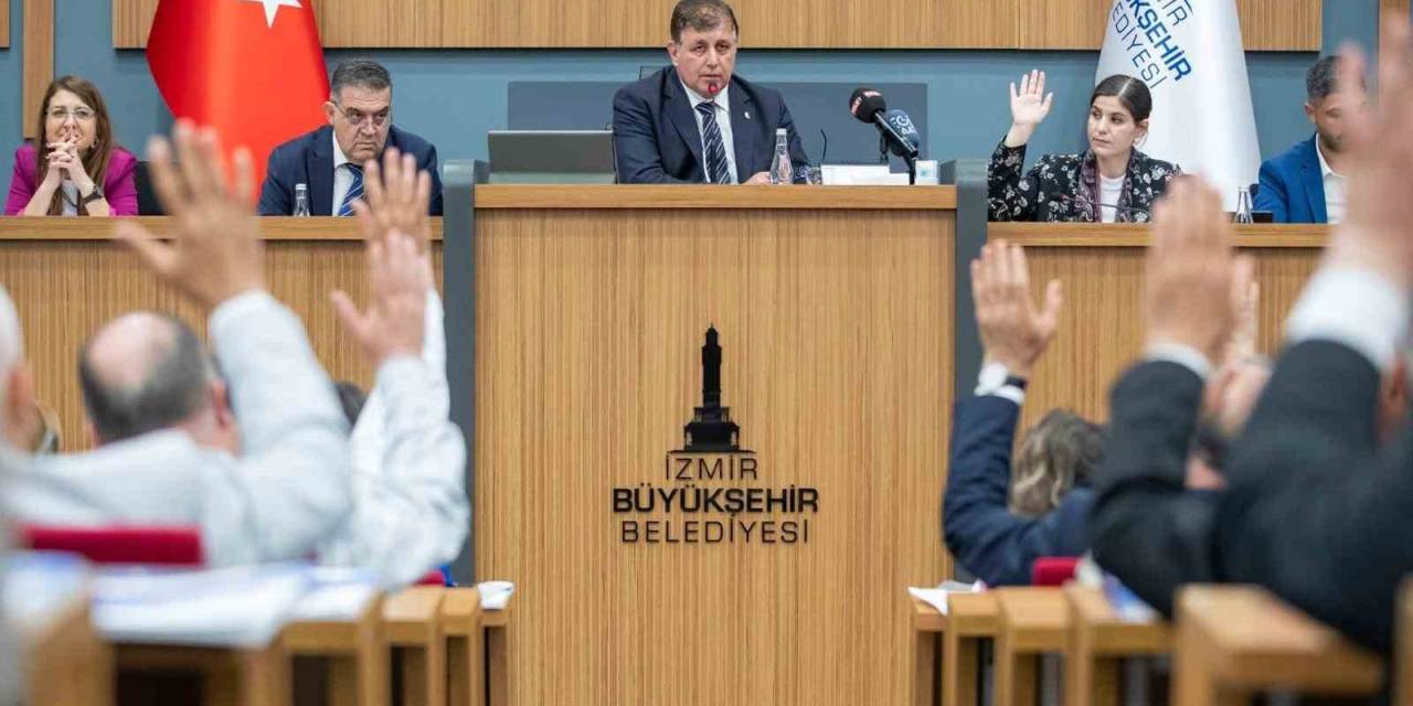 Tugay: “Otoparkı Boşaltmak Ve En Kısa Zamanda Yıkmak Zorundayız”