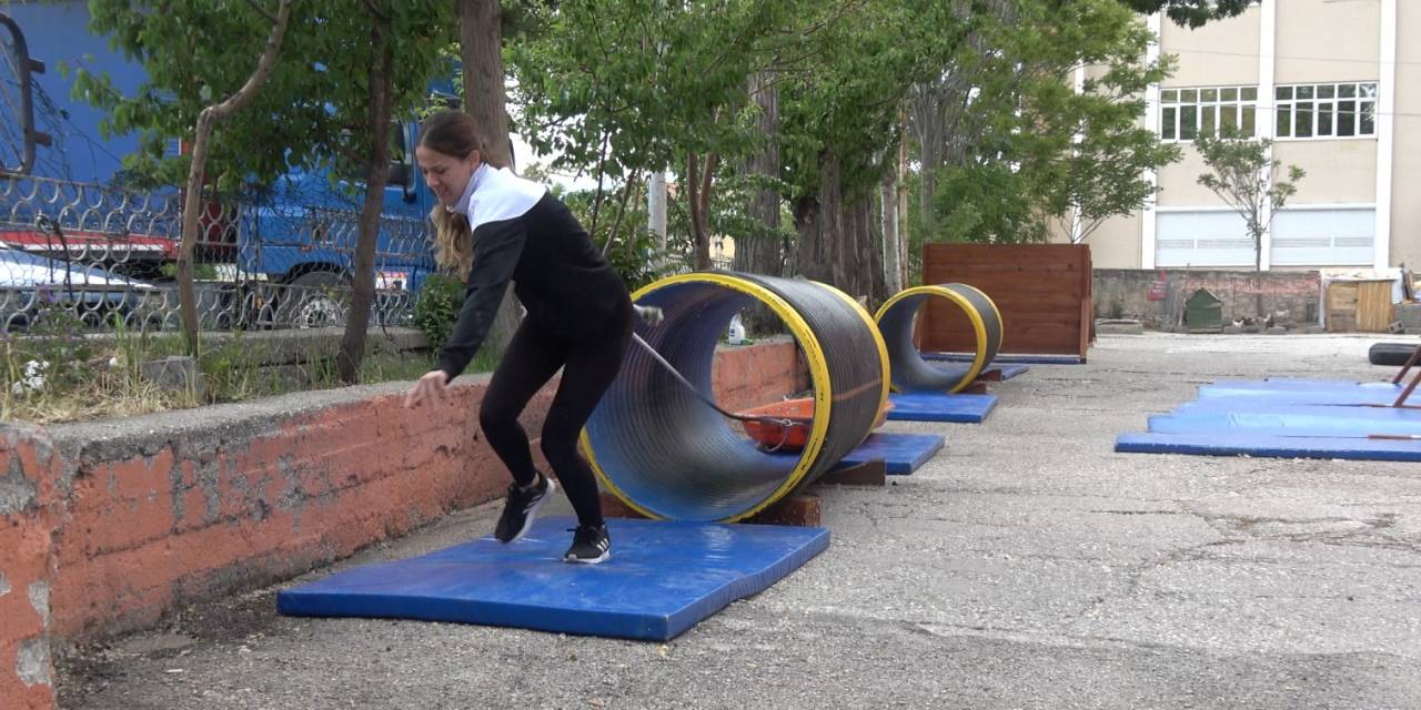 Üniversiteli İtfaiye Adaylarının Düşe Kalka Komando Eğitimi