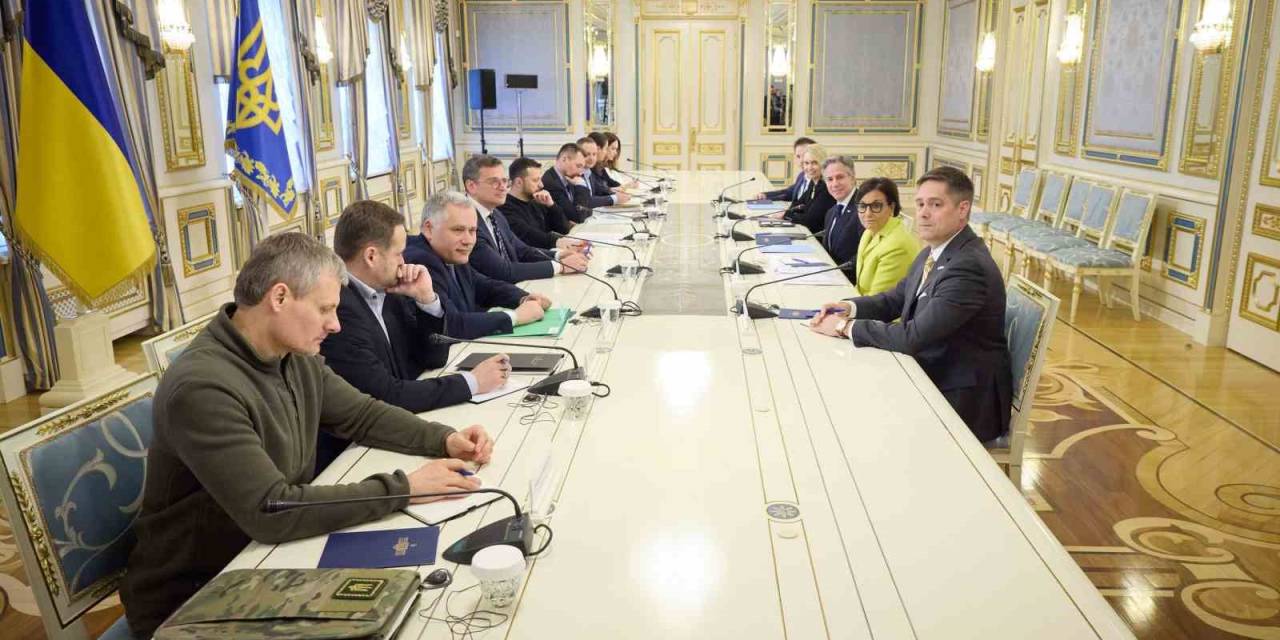 Blinken, Ukrayna’da Zelenskiy İle Görüştü: "Askeri Yardımlar Yolda"