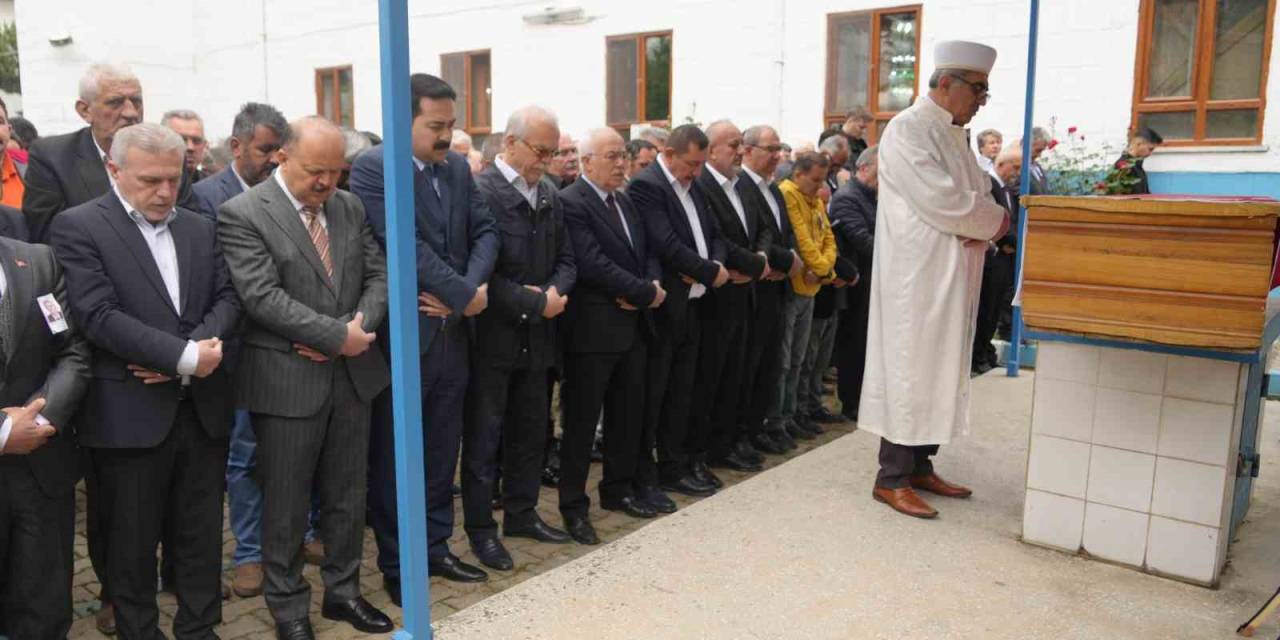 “Sarımsakçı Vekil” Mehmet Yıldırım, Son Yolculuğuna Uğurlandı