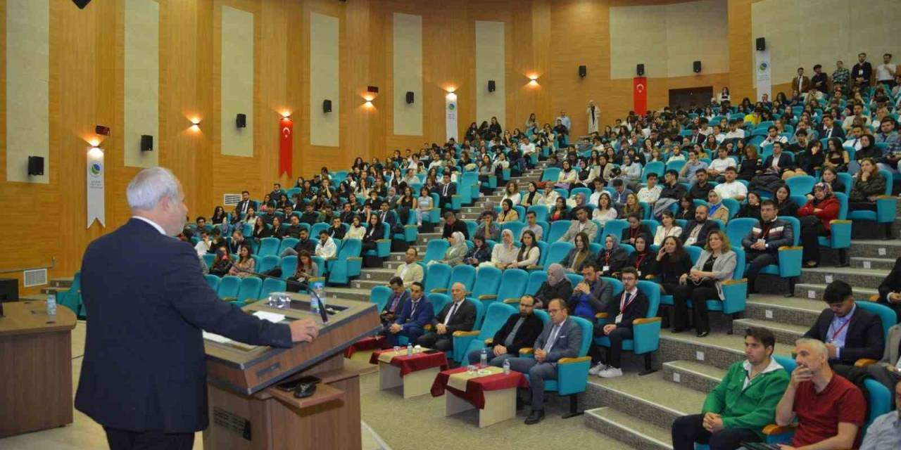 Ahi Evran Tıp Öğrenci Sempozyumu’nda Hekimlik Konuşuldu