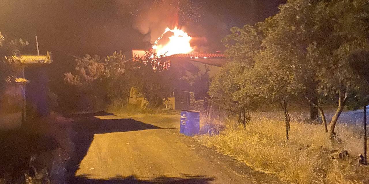 Gece Saatlerinde Çıkan Yangın Paniğe Neden Oldu