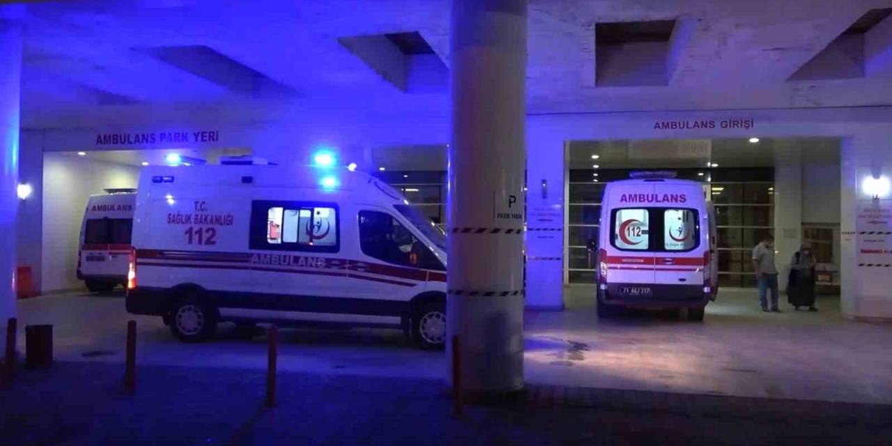 Evinde Yasak Aşk Kaçamağı Yapan Kadın, Kocasına Yakalandı: 2 Yaralı