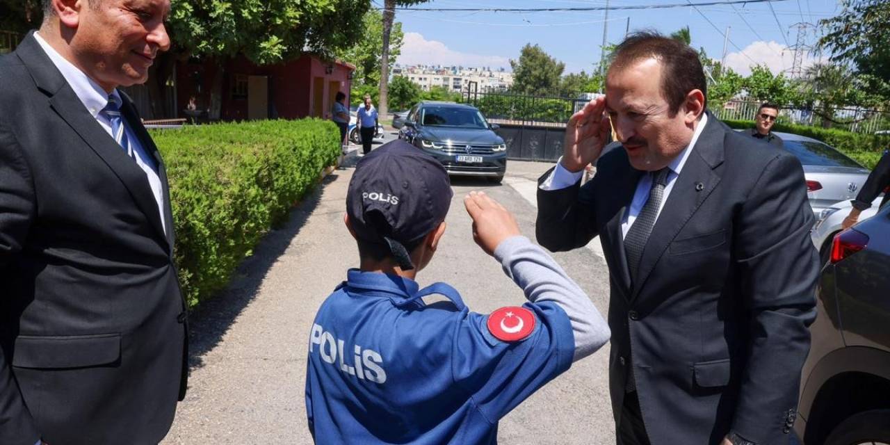 Vali Pehlivan, Engellilerin Hazırladığı Resim Ve El Sanatları Sergisini Gezdi