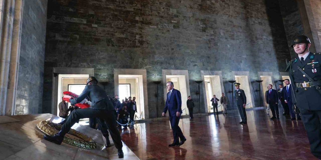 Bakan Bak, Anıtkabir’i Ziyaret Etti