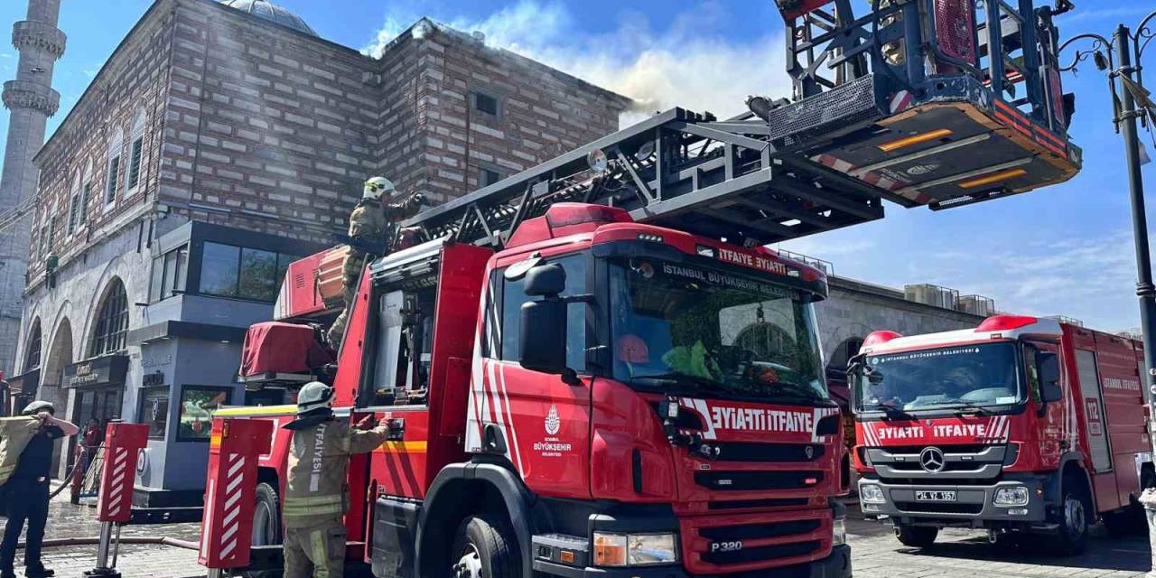 Tarihi Mısır Çarşısı’nda Yangın Paniği