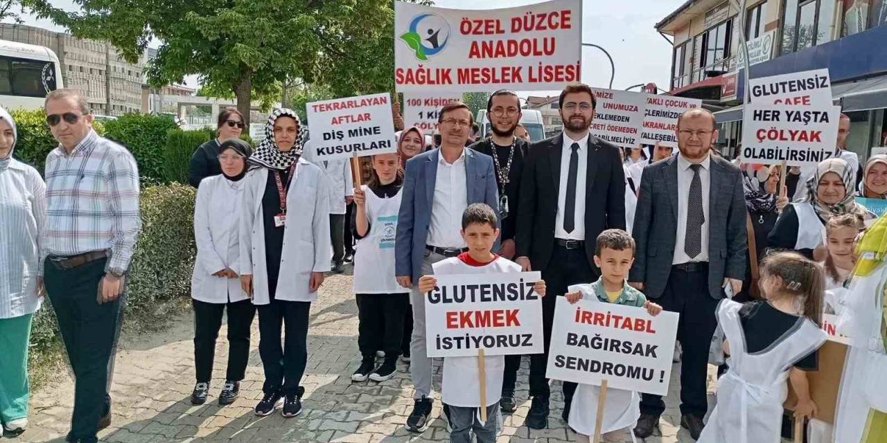 Hastane Bahçesinde Ücretsiz Sağlık Taraması Yaptılar