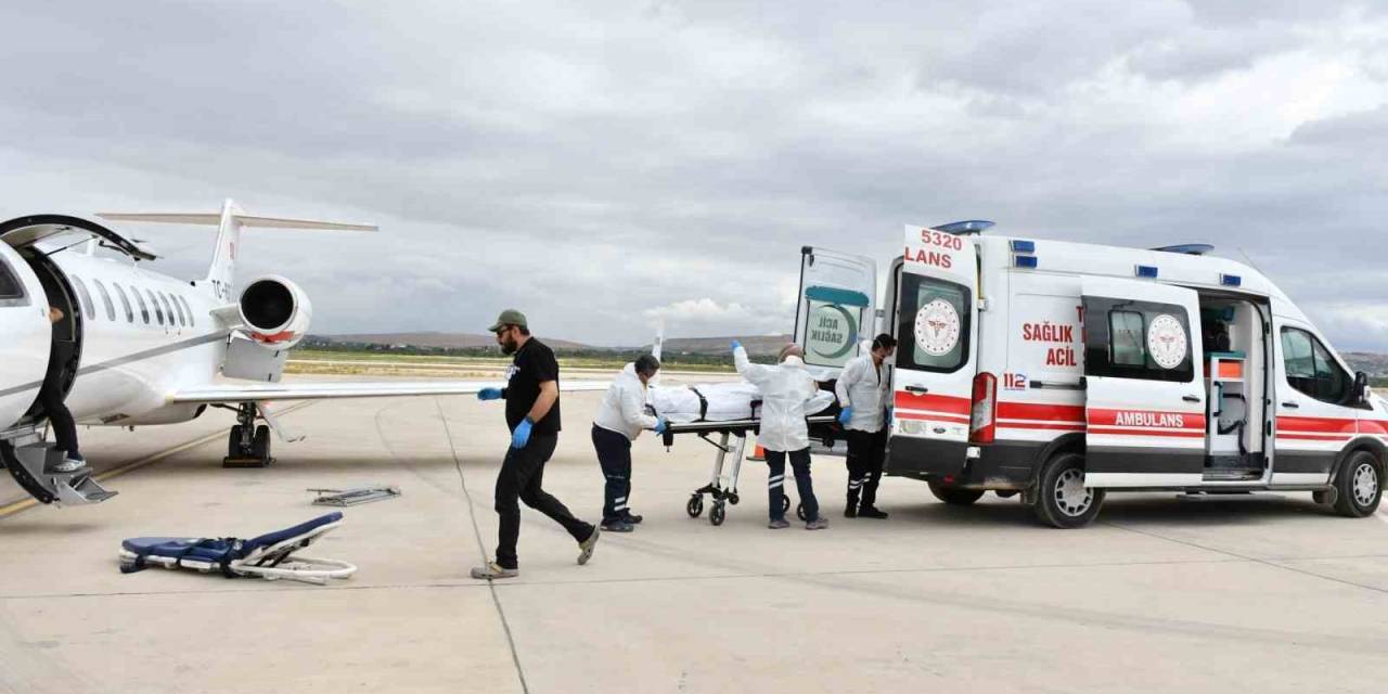 Umre’de Rahatsızlanan Vatandaş Ambulans Uçakla Yurda Getirildi