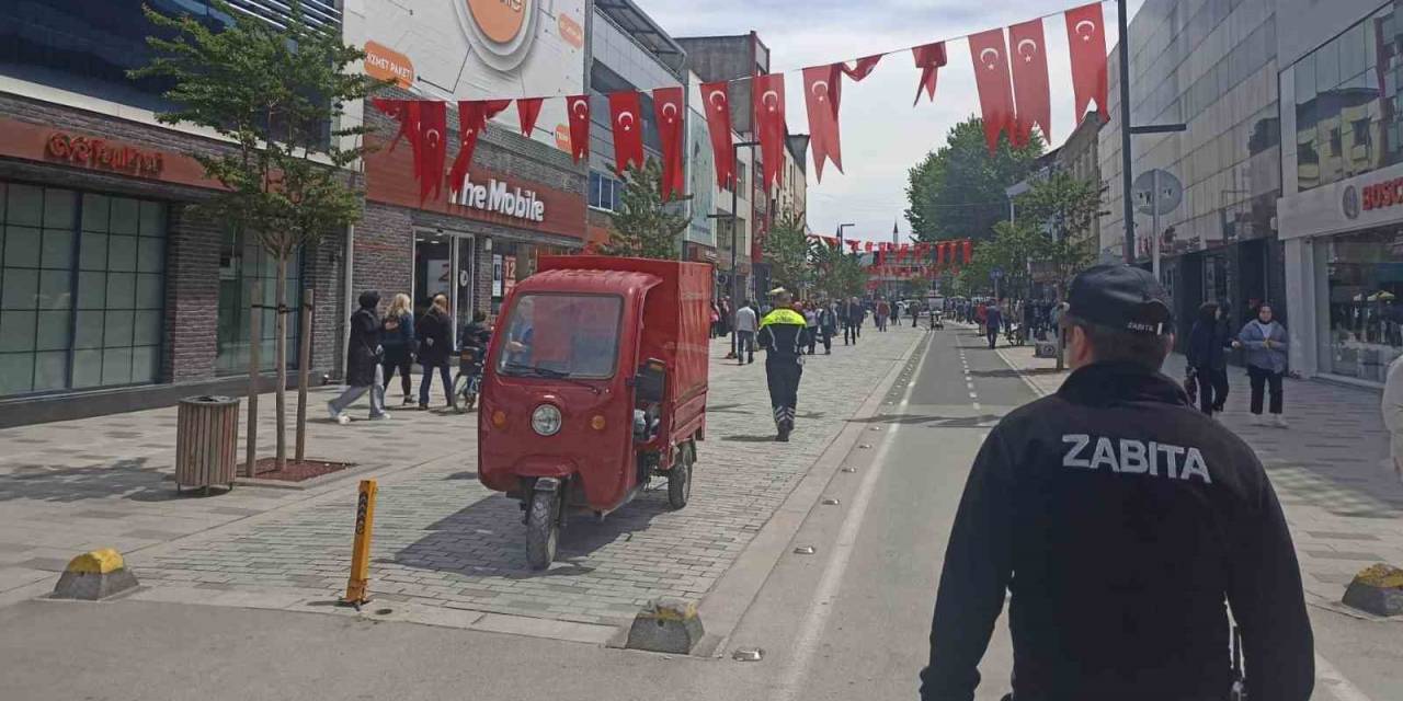 Zabıtadan Yaya Yollarında Motosiklet Denetimi
