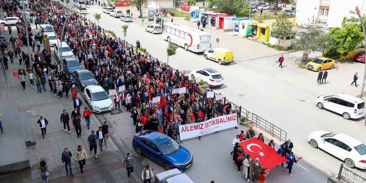 Muş’ta ‘Biz Büyük Bir Aileyiz’ Yürüyüşü Yapıldı