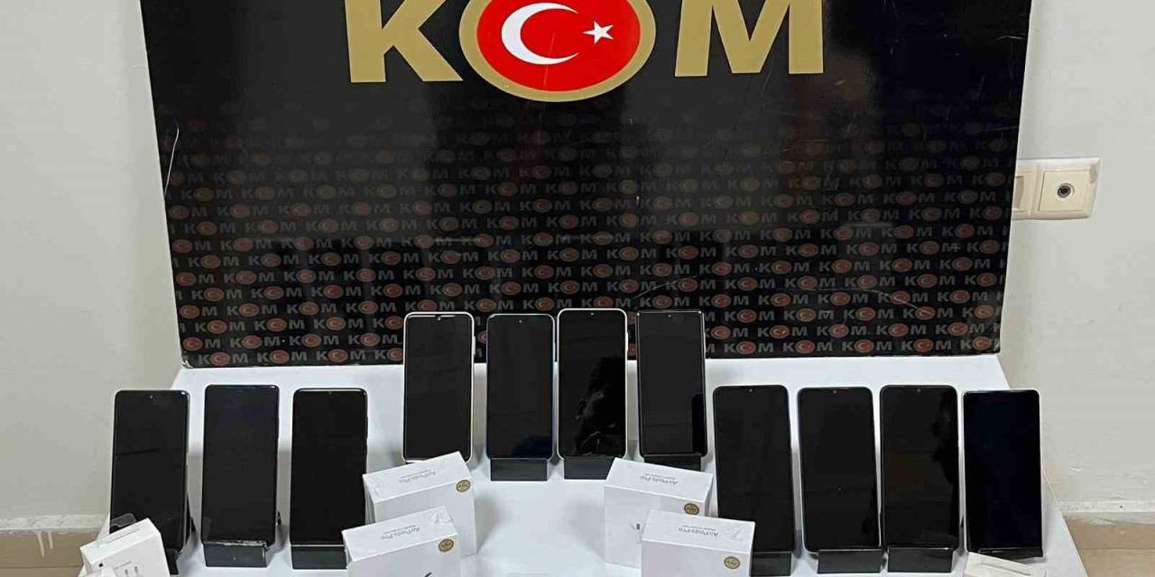 Malatya’da 11 Adet Kaçak Cep Telefonu Ele Geçirildi