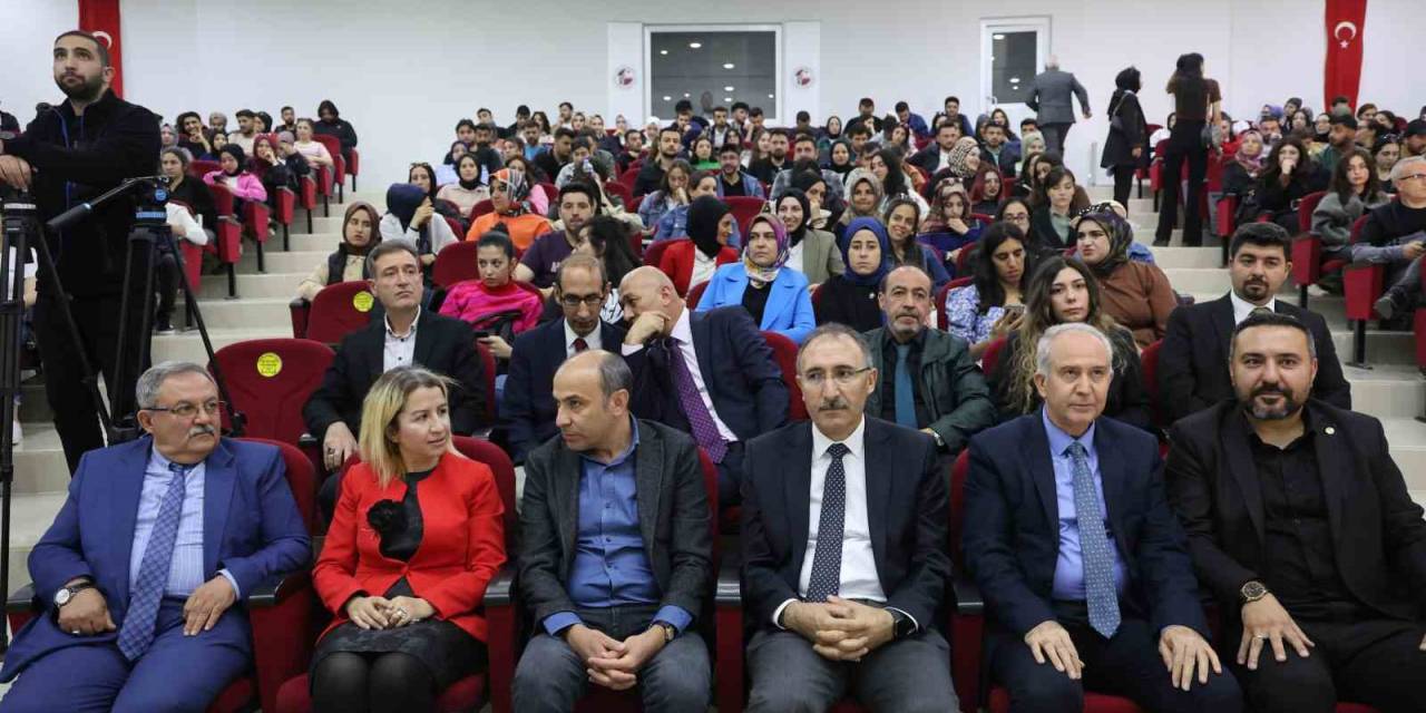 Elazığ’da ‘Bilişim Çağında Dezenformasyon’ Konferansı Gerçekleşti