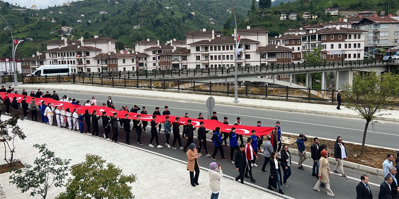 Güneysu’da 19 Mayıs Gençlik Yürüyüşü düzenlendi