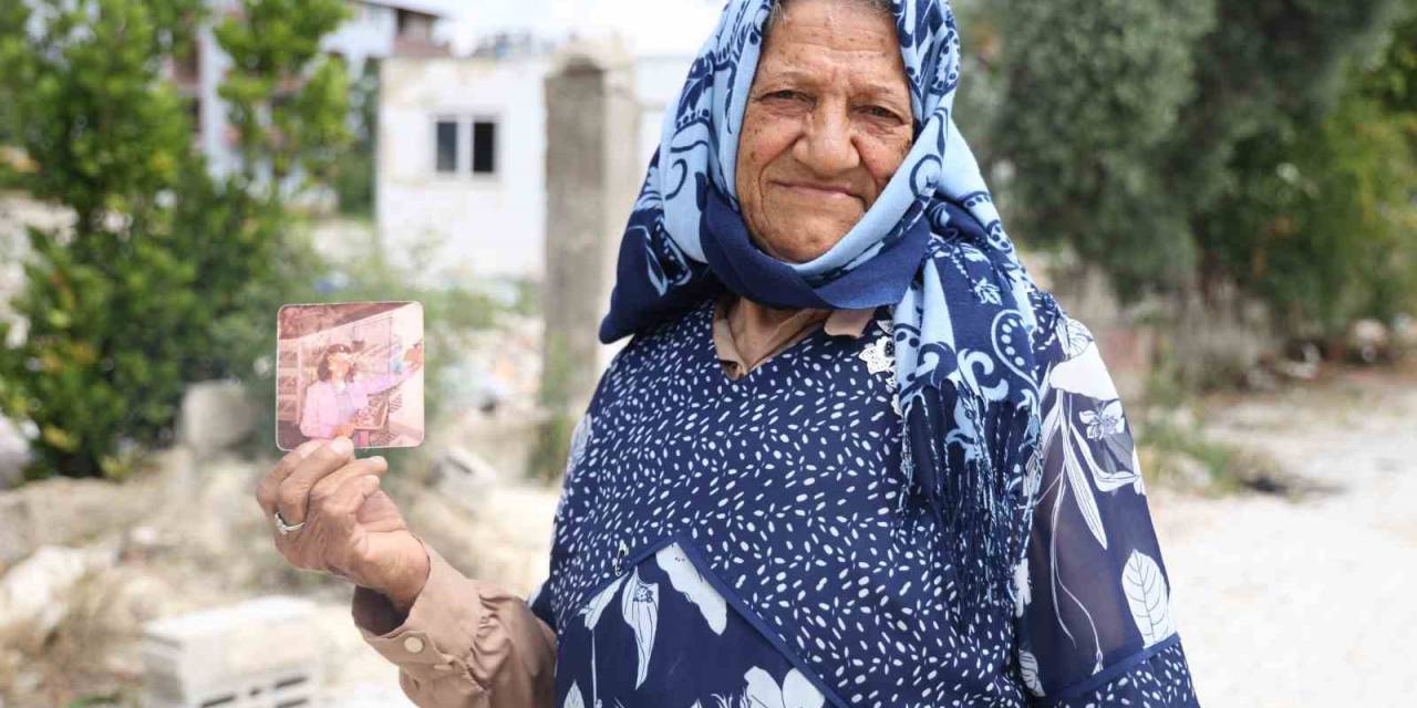 Yok Olan Memleketini Terk Etmeyen Kadın, Herkesin Hayali Olan O Ülkeyi Elinin Tersiyle İtiyor