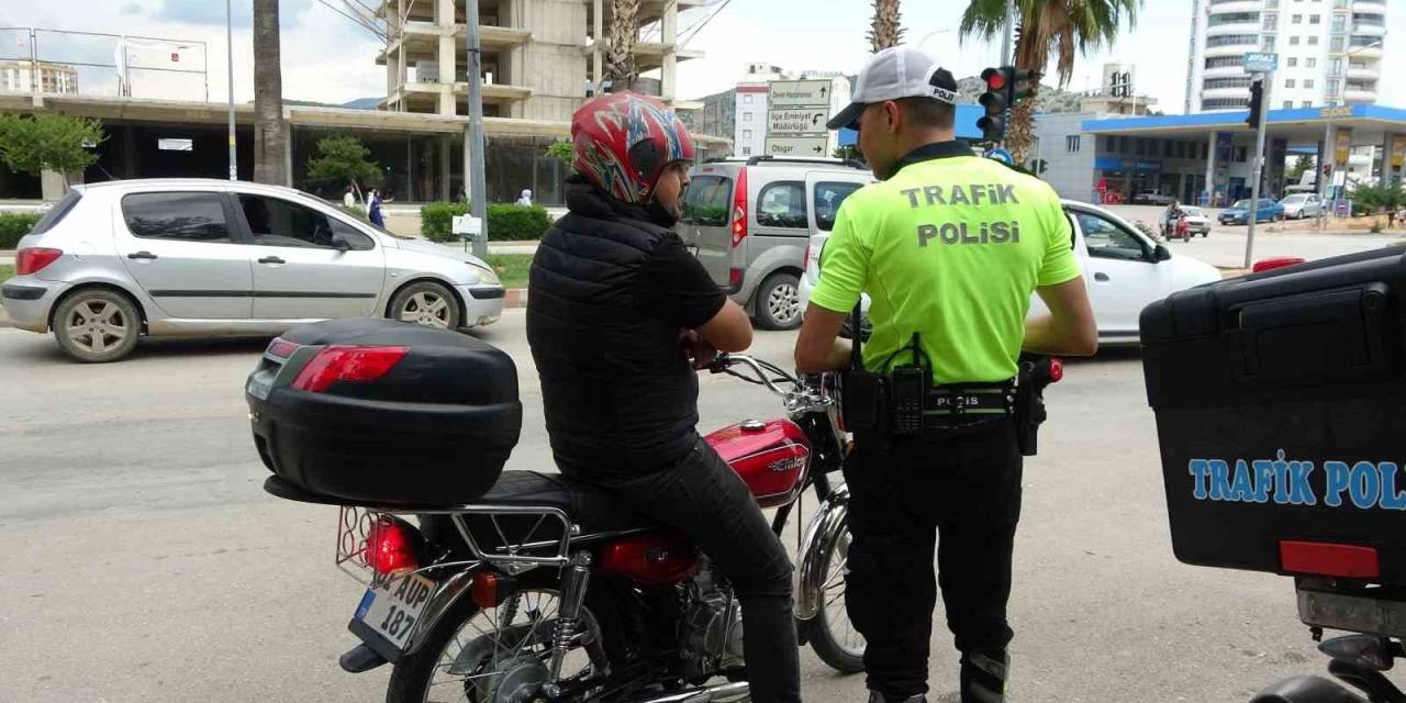 Motosiklet Sürücüleri Kural Tanımayan Motosikletlilerden Rahatsız