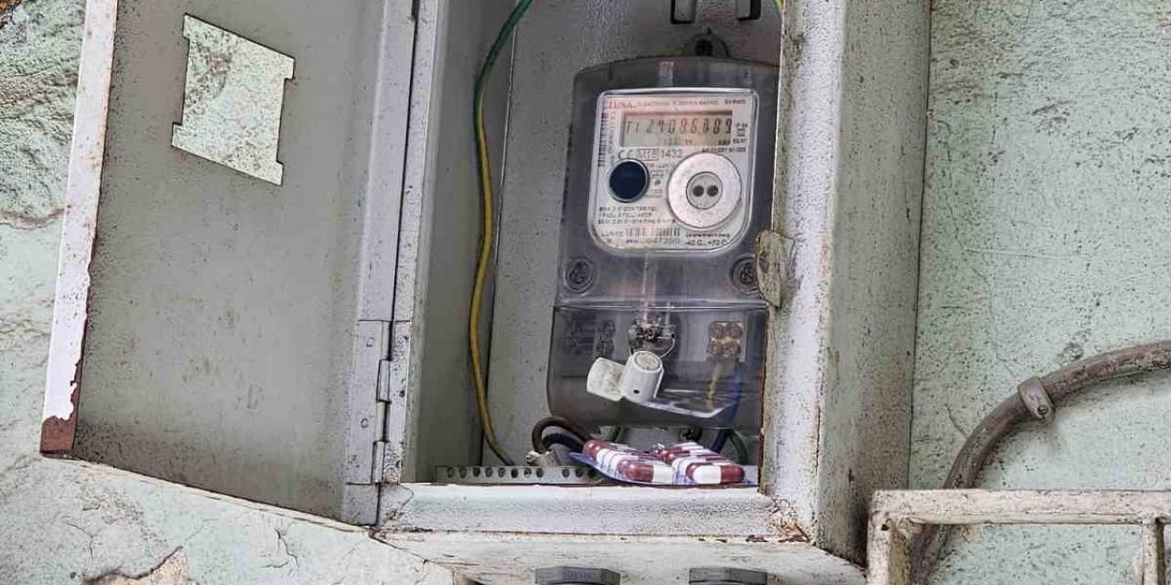Elektrik Panosunda Kırmızı Reçeteli Uyuşturucu Hap Çıktı