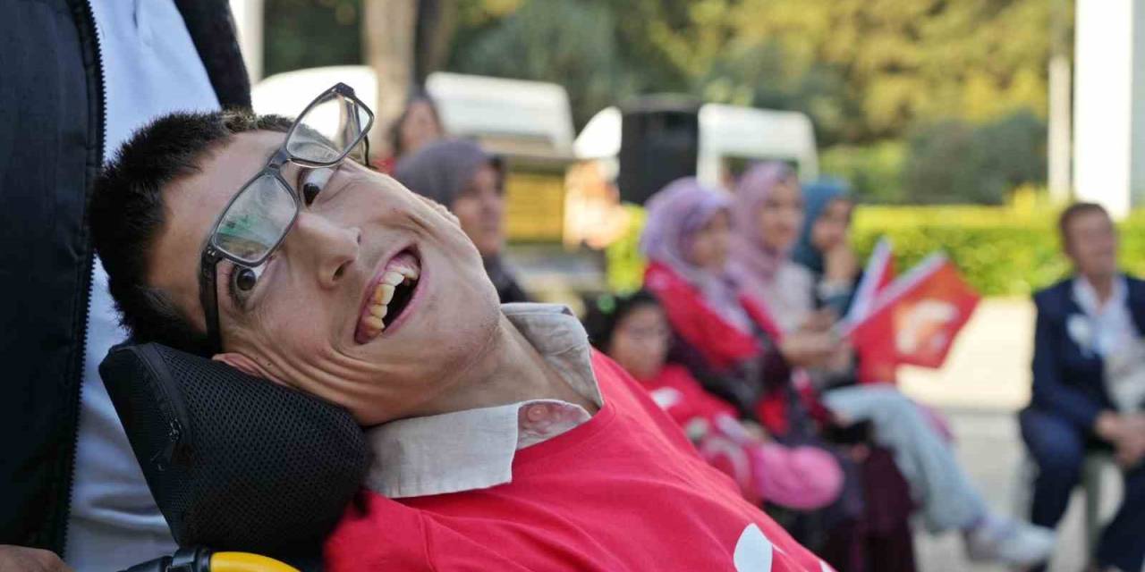 Özel Bireylerin Temsili Askerliğinde Gurur, Sevinç Ve Gözyaşı Bir Arada Yaşandı