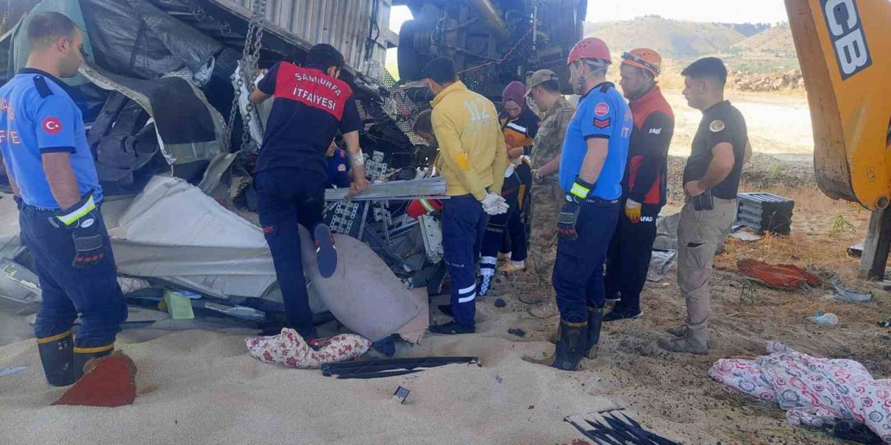 Kontrolden Çıkan Tır Köprüden Uçtu: 2 Ölü