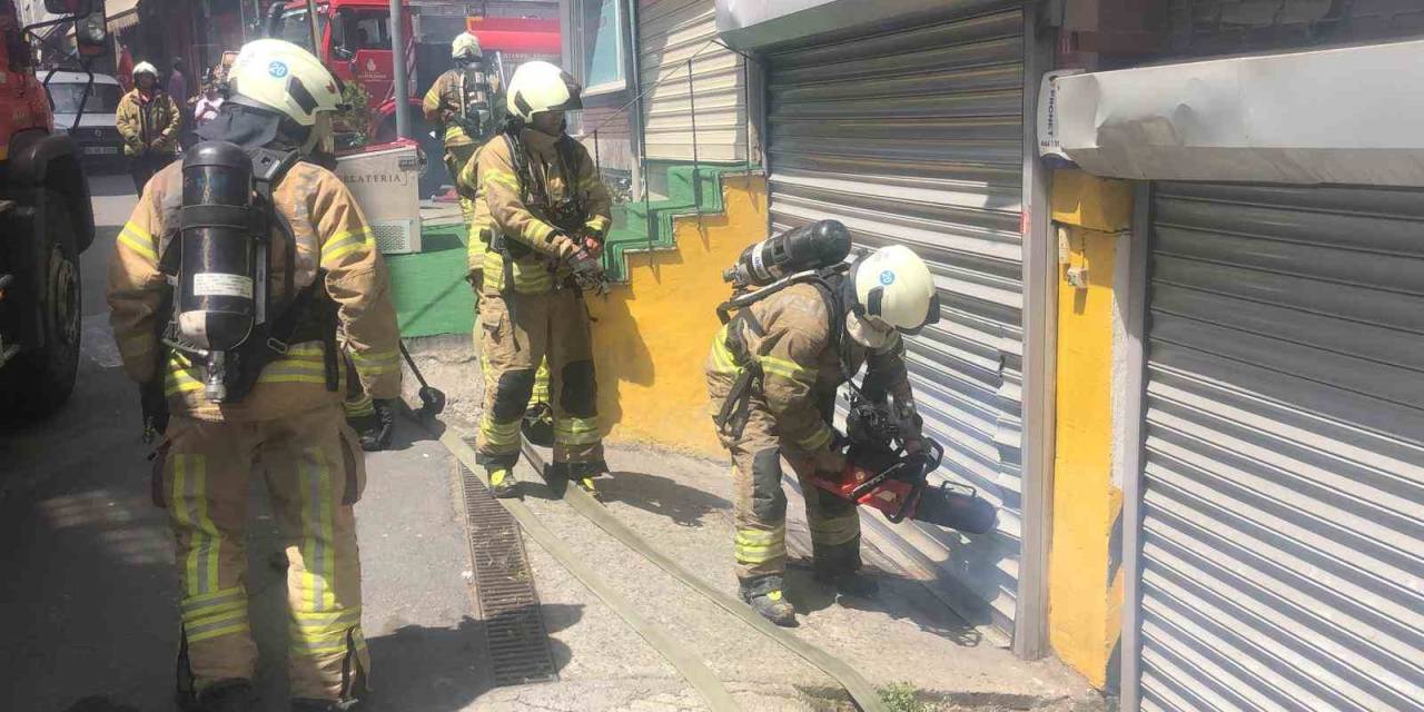 Şişli’de Film Seti Ekipmanlarının Bulunduğu Depoda Yangın