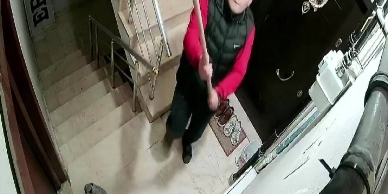 Pendik’te Kardeşiyle Anlaşmazlık Yaşadı, Aile Apartmanında Kameraları Kırdı