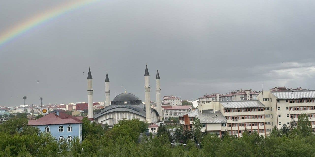 Ağrı’da Yağmur Sonrası Gökkuşağı Şöleni