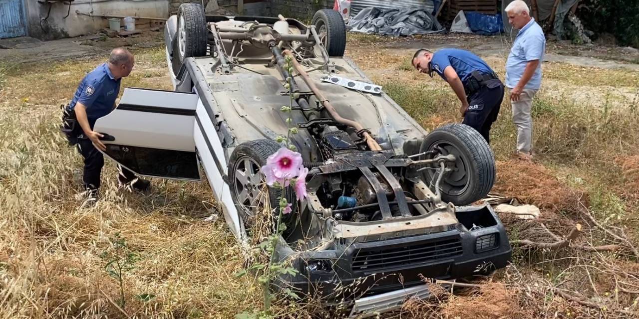 Boş Araziye Devrilip Ters Dönen Otomobilde Yaralı Aradılar