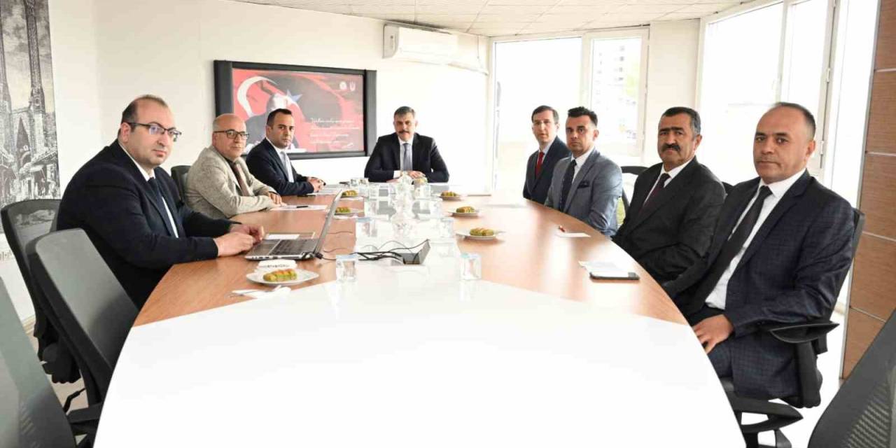 Vali Çiftçi’ye Vakıftan Bilgilendirme