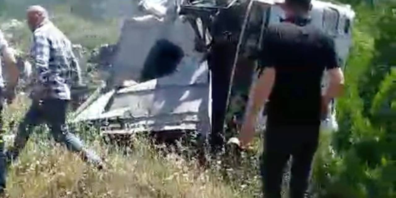 Antalya’da Devrilen Zift Yüklü Tırda Can Pazarı: 2 Yaralı