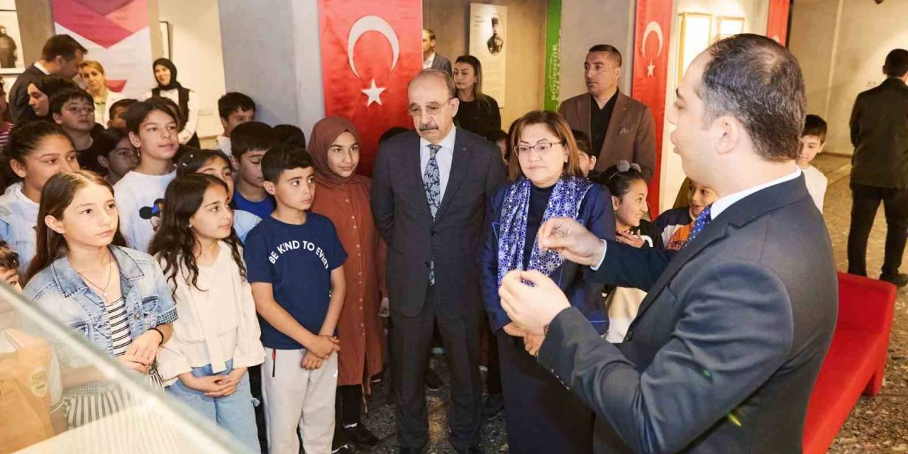 Şahin, Çocuklarla Medine Kahramanı Fahreddin Paşa’yı Anlatan Sergiyi Gezdi