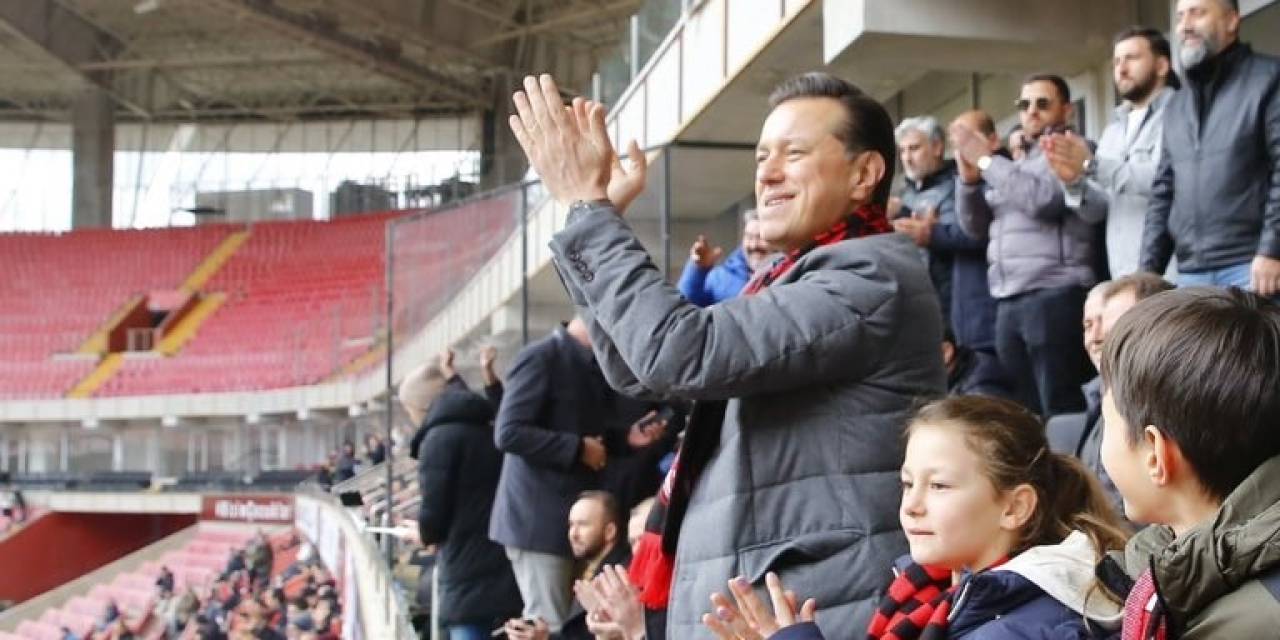 Hatipoğlu’dan Eskişehirspor Paylaşımı