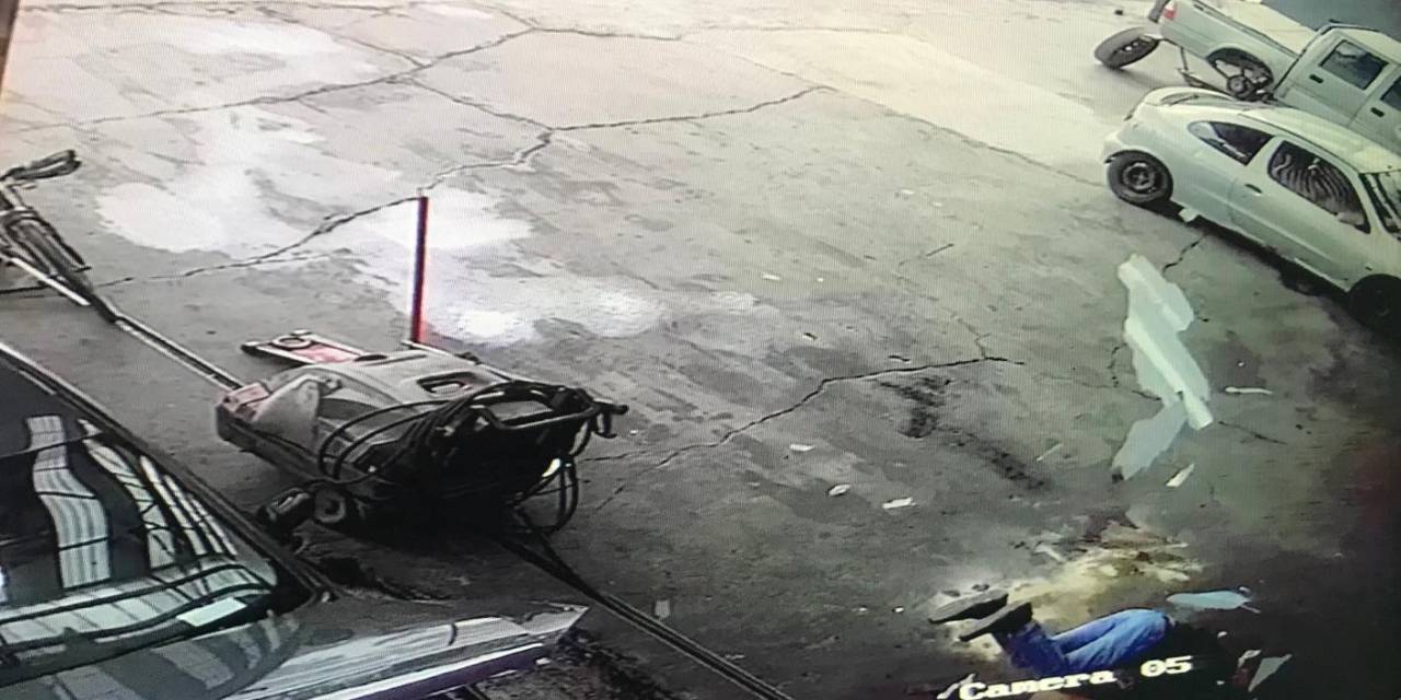 Gümüşhane’de 7 Metrelik Çatıdan Düşen Reklamcı Ağır Yaralandı