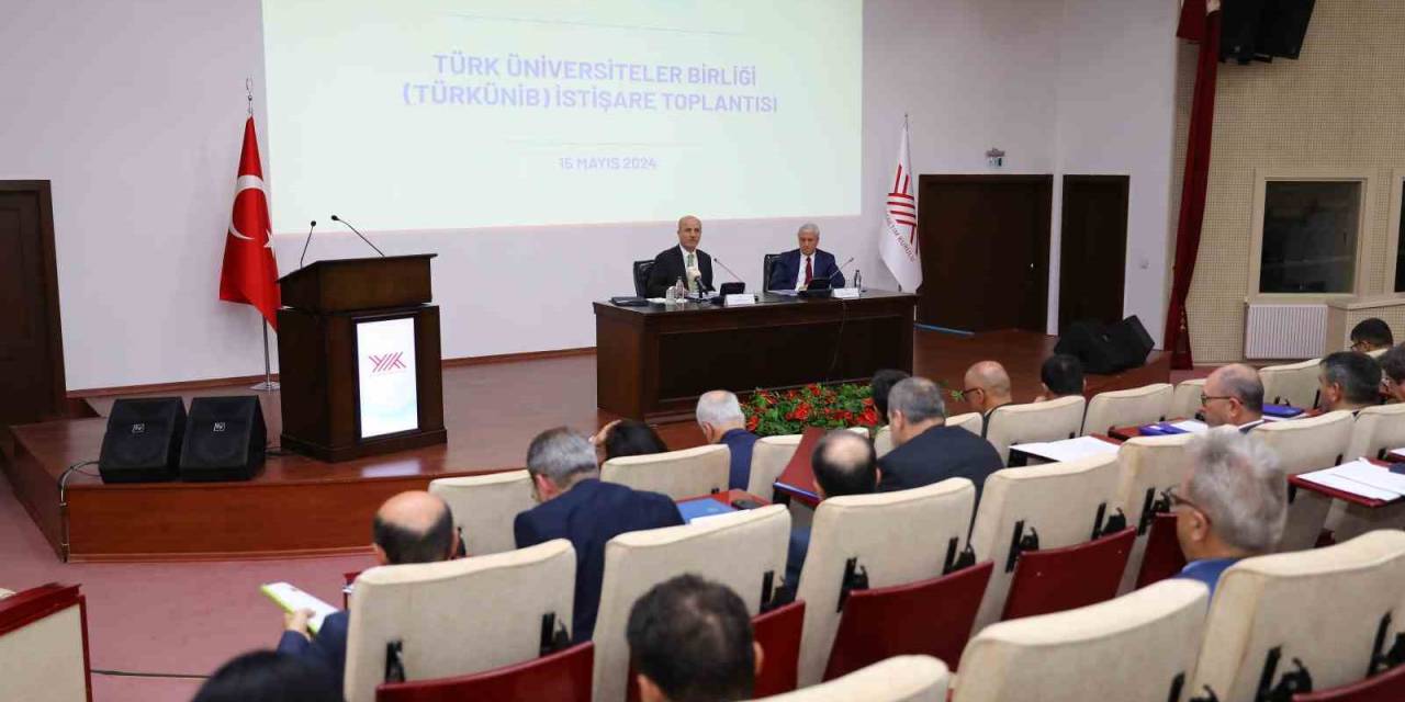 Rektör Çomaklı, Türkünib Değerlendirme Toplantısına Katıldı