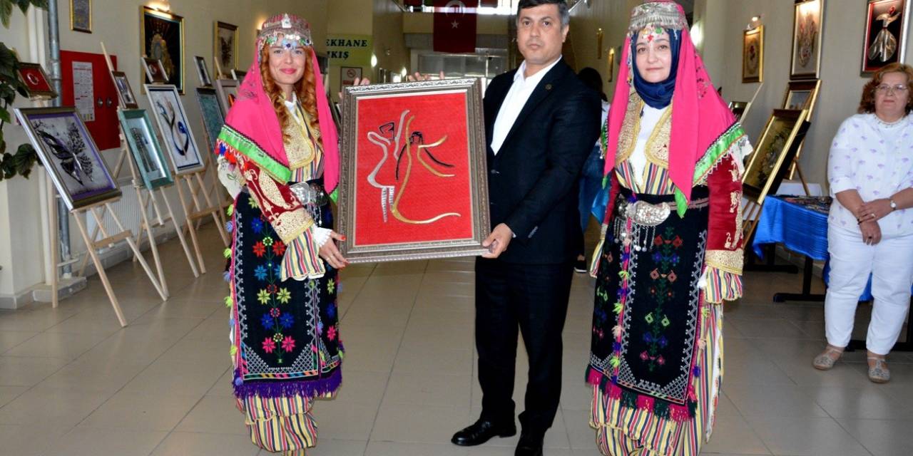 Manisalı Öğrencilerden Sanat Sergisi