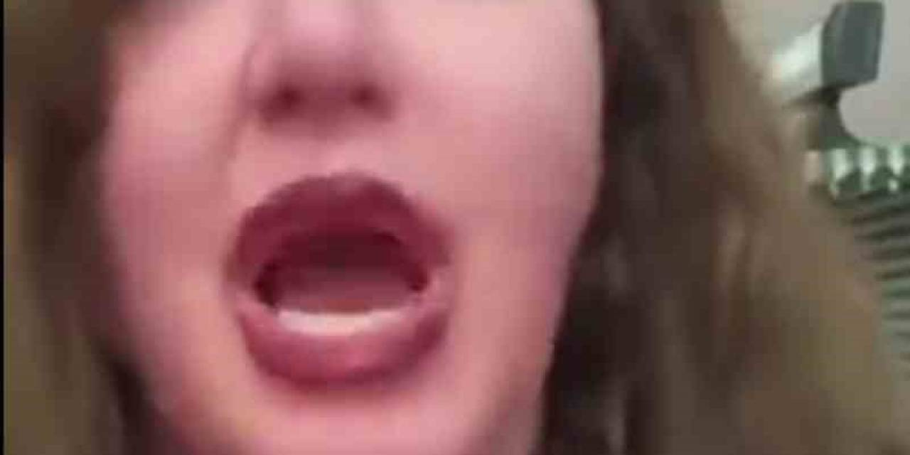 Canlı Yayında 8 Yaşındaki Kızına Müstehcen Kelimeler Kullanan Kadın Gözaltına Alındı