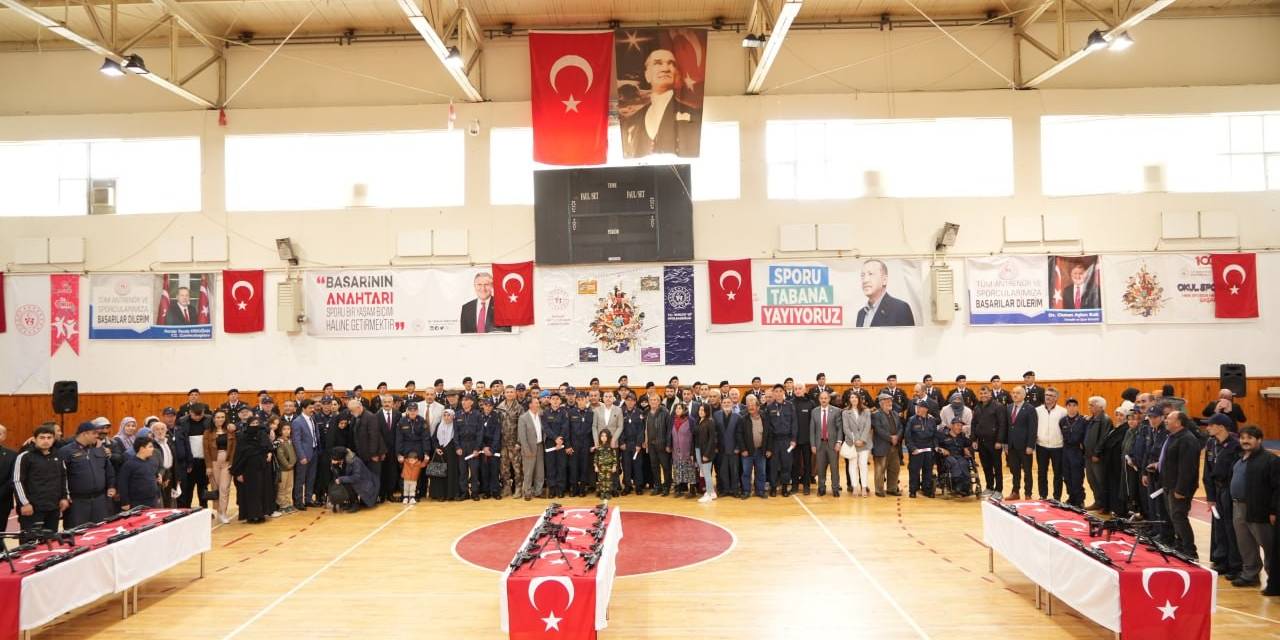 Temsili Askerlik Töreni Öncesi Duygusal Anlar Yaşandı: Oğlunu Asker Eden Anne Gözyaşlarını Tutamadı