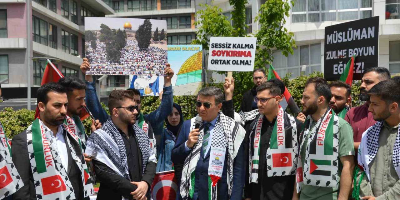 Gazze İçin Tek Yürek Olan İyyü Öğrencileri İsrail’in Gazze’ye Uyguladığı Soykırımı Protesto Etti
