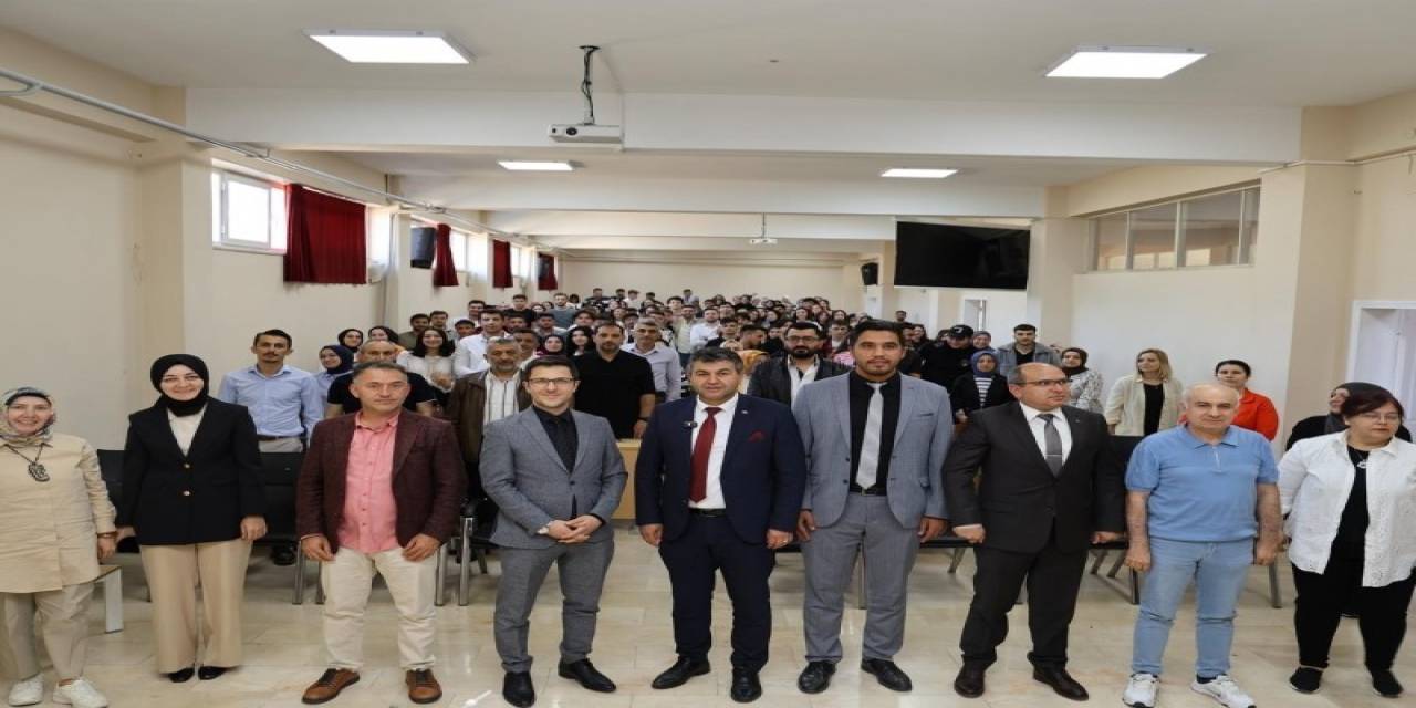 Gediz’de Başkan Akel Kariyer Günlerinin Konuğu Oldu