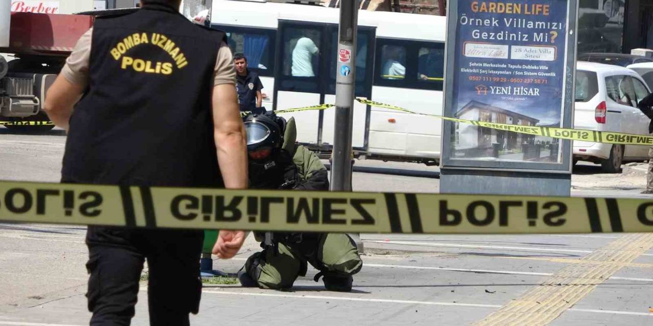 Kaldırımdaki Sırt Çantası Bomba Paniği Yaşattı